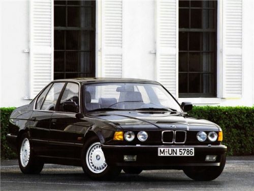 BMW 7 - (E32) Széria
